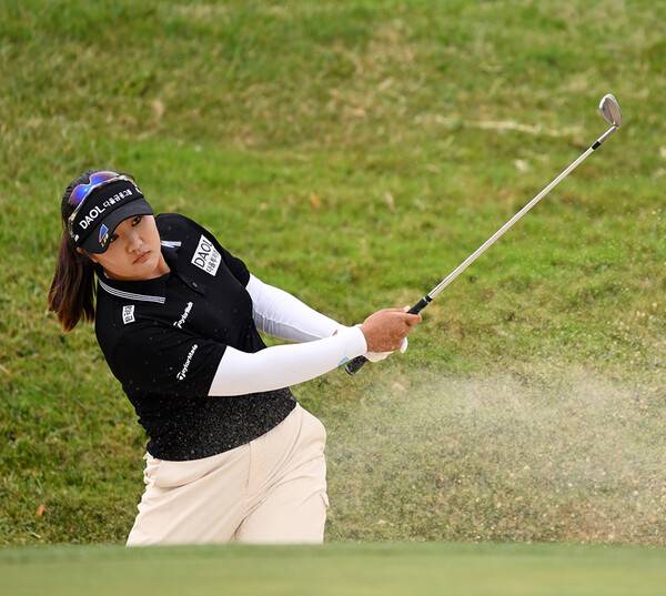 2023년 미국여자프로골프(LPGA) 투어 메이저 골프대회 아문디 에비앙 챔피언십에 출전한 유해란 프로가 2라운드에서 경기하는 모습이다. 사진제공=아문디 에비앙 챔피언십_Philippe Millereau