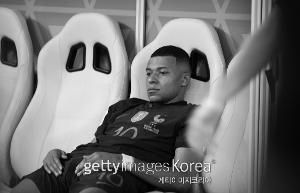 LUSAIL CITY, QATAR - DECEMBER 18: (EDITORS NOTE: This image has been converted to black and white) Kylian Mbappe of France looks dejected after his teams loss in the FIFA World Cup Qatar 2022 Final match between Argentina and France at Lusail Stadium on December 18, 2022 in Lusail City, Qatar. (Photo by Julian Finney/Getty Images)