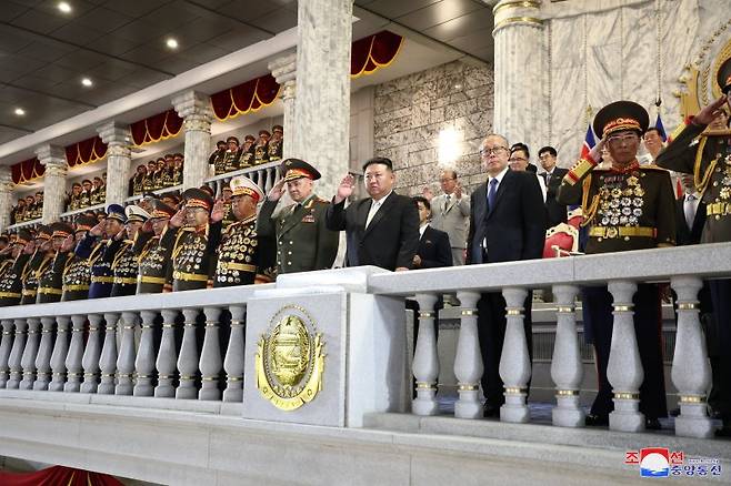 북한이 '전승절'(6ㆍ25전쟁 정전협정기념일) 70주년인 지난 27일 저녁 평양 김일성광장에서 열병식을 개최했다고 조선중앙통신이 28일 보도했다. 사진=조선중앙통신 캡처