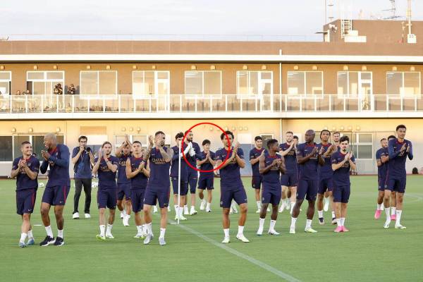 24일 오후 오사카에서 오픈 트레이닝을 진행한 PSG. 이강인은 모습을 드러냈으나, 팬들에게 인사한 뒤 그라운드를 떠났다. 사진=PSG SNS