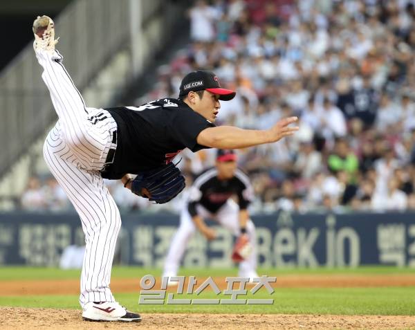 2023 KBO 프로야구 두산베어스와 LG트윈스의 경기가 30일 오후 서울 잠실야구장에서 열렸다. 6회말 최원태가 역투하고 있다. 잠실=김민규 기자 mgkim1@edaily.co.kr