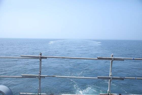 정조대왕함 함미에서 바라본 웨이크(항적). 이철재 기자