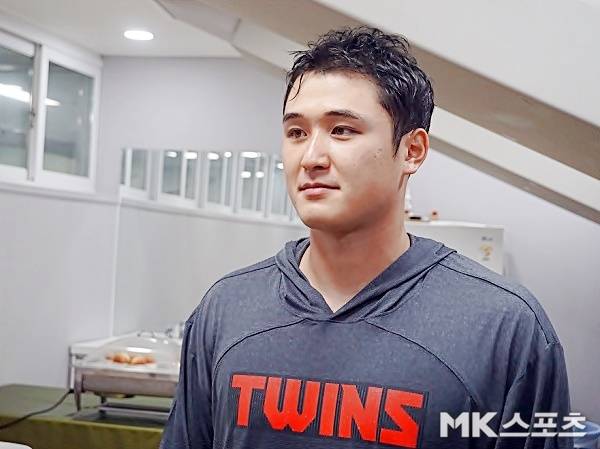 LG 투수 최원태가 트레이드 뒤 데뷔전에서 6이닝 무실점 완벽투로 팀의 주말 시리즈 스윕을 이끌었다. 사진(잠실)=김근한 기자