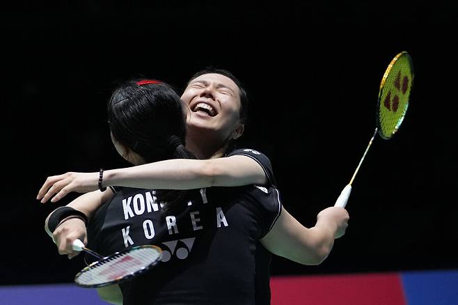 ▲ 2023 BWF 일본오픈에서 경기를 마친 뒤 기뻐하는 김소영(오른쪽)과 공희용 ⓒ연합뉴스/AFP