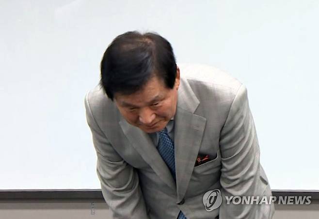 주가 폭락 기자회견 하는 김익래 다우키움그룹 회장 [연합뉴스 자료사진]