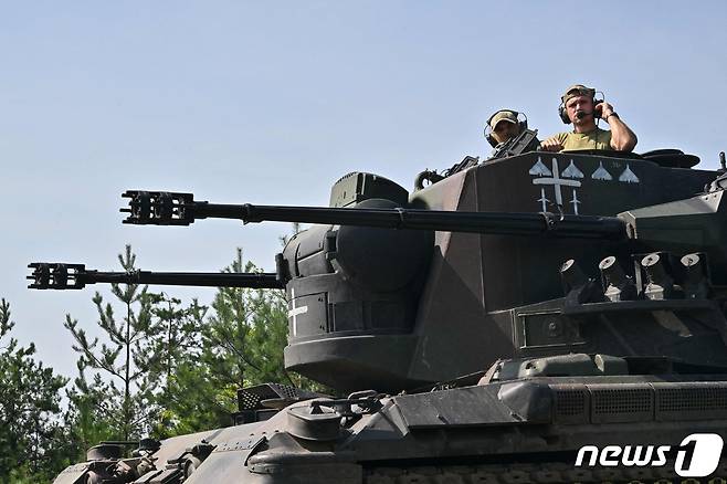26일 (현지시간) 우크라이나 키이우에서 병사들이 독일제 게파르트 자주 대공포의 훈련을 하고 있다. 2023.7.28 ⓒ AFP=뉴스1 ⓒ News1 우동명 기자