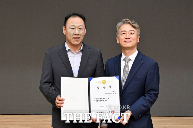 광주 서구 '내 곁에 생활정부' 완성을 위한 파격승진이 단행됐다. 광주 서구는 31일 송기철 금호1동장을 자치행정국장으로 승진 발령했다/ 광주 서구