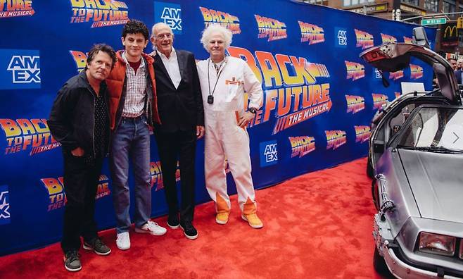 영화와 뮤지컬 '백 투 더 퓨처'에 출연한 '마티 맥플라이-브라운 박사' 콤비 연기자들. 왼쪽부터 마이클 J 폭스, 케이시 라이크스, 크리스토퍼 로이드, 로저 바트/Broadway.com facebook. Andy Henderson
