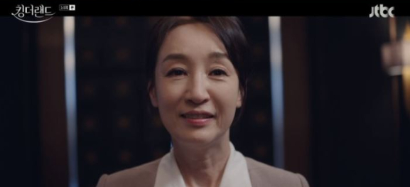 지난 30일 방영된 JTBC 토일드라마 '킹더랜드' 14회에서는 구원(이준호)이 자신의 친어머니를 만나는 모습이 전파를 탔다. [사진=JTBC '킹더랜드' 방송화면 캡처]