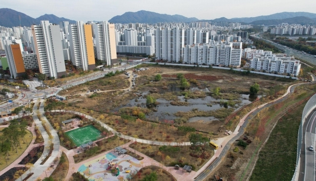 반값 아파트인 고덕강일 3단지 예비 당첨자 10명 중 3명은 부적격 당첨인 것으로 나타났다. 사진은 개발이 진행 중인 고덕강일 3단지 전경. 매경DB