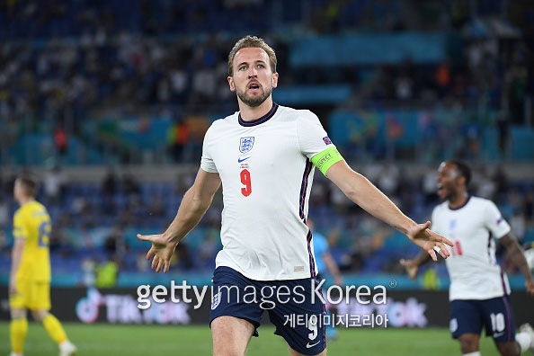 ROME, ITALY - JULY 03: Harry Kane of England celebrates after scoring their side's third goal during the UEFA Euro 2020 Championship Quarter-final match between Ukraine and England at Olimpico Stadium on July 03, 2021 in Rome, Italy. (Photo by Ettore Ferrari - Pool/Getty Images)