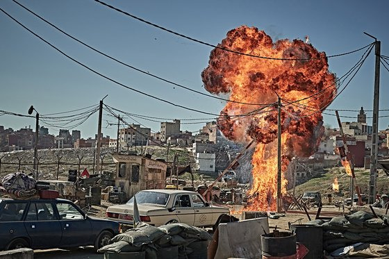 '비공식작전'의 대규모 액션 장면은 일부 모로코 촬영 후 한국에서 이어 찍어 완성하기도 했다. 사진 쇼박스