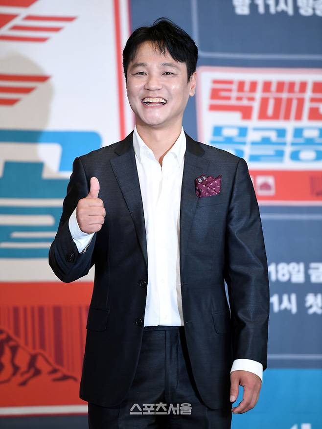 홍경인이 2일 서울 강남 리버사이드호텔에서 열린 JTBC 신규 예능프로그램 ‘택배는 몽골몽골’ 제작발표회에서 포토타임을 갖고 있다. 최승섭기자