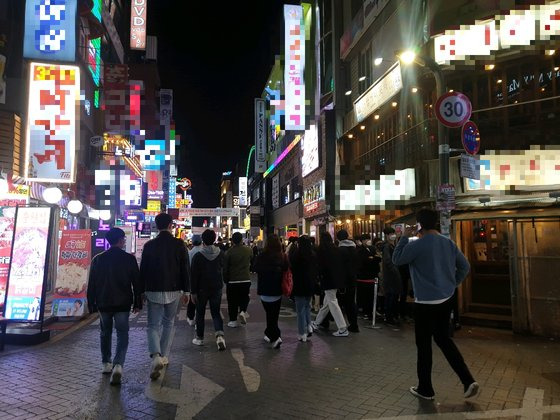 서울 광진구에 위치한 '건대 맛의 거리' [이우림 기자]