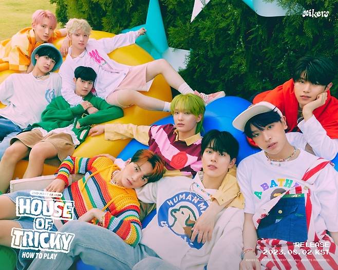 KQ엔터테인먼트의 10인조 신인 보이그룹 싸이커스가 2일 두 번째 미니앨범 '하우스 오브 트리키 : 하우 투 플레이'를 내고 컴백했다. KQ엔터테인먼트 제공