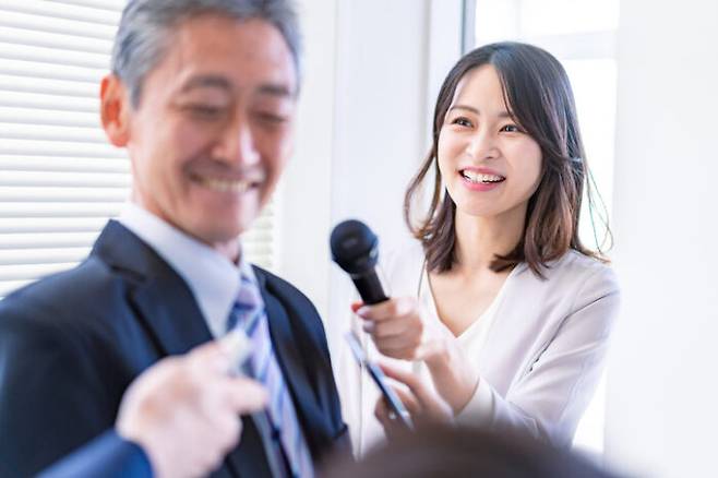 국내 방송 아나운서들 상당수가 소화불량, 안구건조증, 근골격계 통증 등의 질환을 겪고 있는 것으로 나타났다. [사진=게티이미지뱅크]