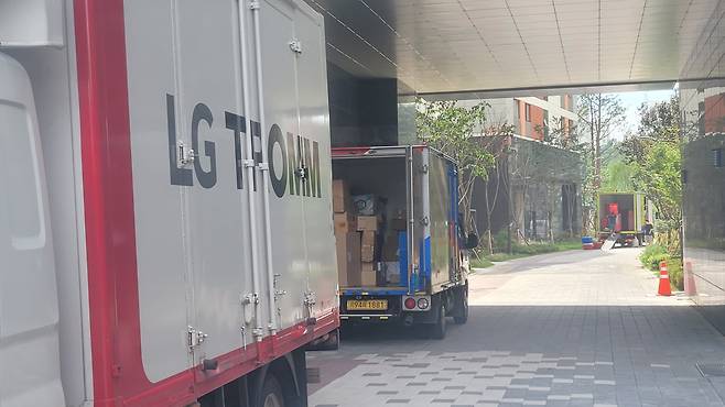 지난 2일 서울 강남구 자곡동 디아크리온 아파트 이사행렬. 이준태 기자