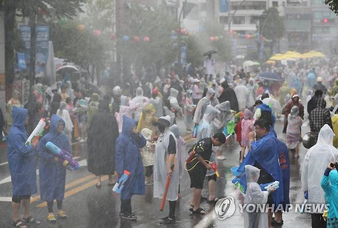 2023 춘천마임축제 개막행사 [연합뉴스 자료사진]