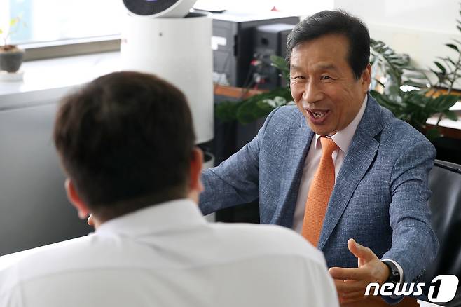 이충재 한국건설산업연구원장이 25일 서울 강남구 건설회관에서 뉴스1과 인터뷰를 하고 있다. 2023.7.25/뉴스1 ⓒ News1 이동해 기자