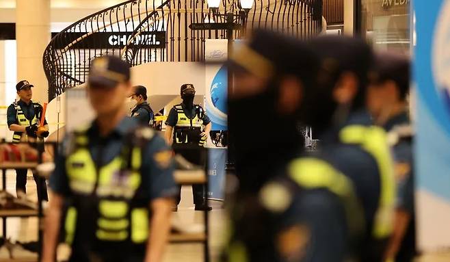 On August 3, the police restrict access to the crime scene where an assailant crashed his vehicle into pedestrians and stabbed people at Seohyeon Station in Bundang-gu, Seongnam-si. Fourteen people were injured in the incident. Jo Tae-hyeong