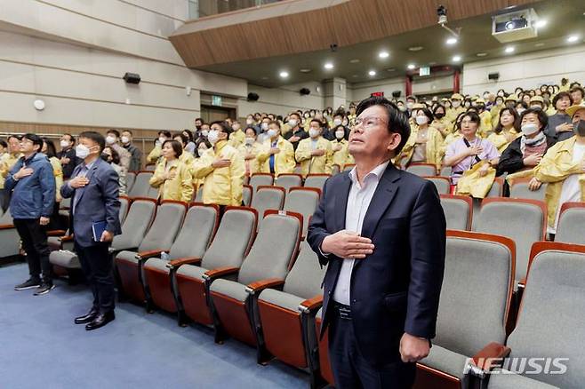 [서울=뉴시스]지난 4월 마포구청 대강당에서 민방위대장 집합교육을 하고 있다.