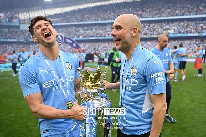 ▲ 펩 과르디올라 감독과 존 스톤스.