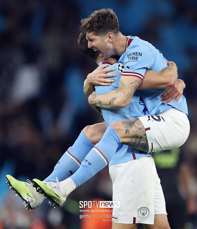 ▲ 후벵 디아스와 함께 맨체스터시티 수비를 지킨 존 스톤스. 미드필더가 아닌 수비수로 평가받기를 여전히 바라고 있다.