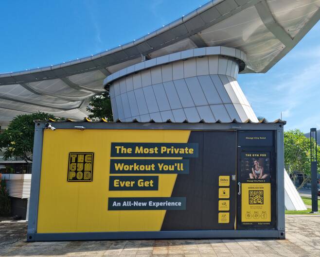 /표태준 기자 싱가포르 창이시티쇼핑몰 앞 공터에 놓인 컨테이너형 초소형 체육관의 모습.