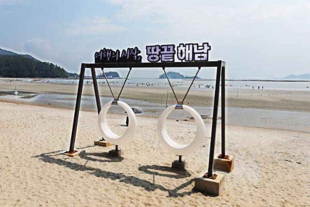해남 땅끝마을의 송호해수욕장. 지난달 30일 여름 축제가 끝나 휴가철임에도 상대적으로 여유롭다. ⓒ박준규