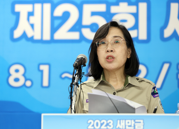 김현숙 여성가족부 장관이 6일 2023 새만금 세계스카우트잼버리 프레스센터에서 브리핑하고 있다. 연합뉴스