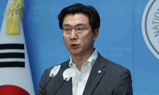 강민국 국민의힘 수석대변인이 6일 서울 여의도 국회 소통관에서 박광온 더불어민주당 원내대표 취임100일 관련 등 브리핑을 하고 있다. 뉴시스