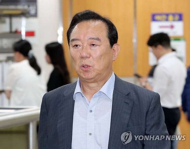 법정 향하는 송철호 전 울산시장 연합뉴스 자료사진]