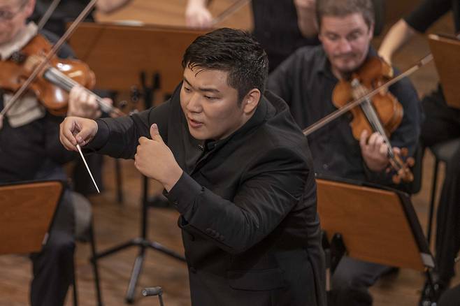 Yoon Han-kyeol conducts in the final round of the 2023 Herbert von Karajan Young Conductors Award in the main auditorium of the Salzburg Mozarteum Foundation in Salzburg, Austria, on Sunday. (Salzburg Festival)