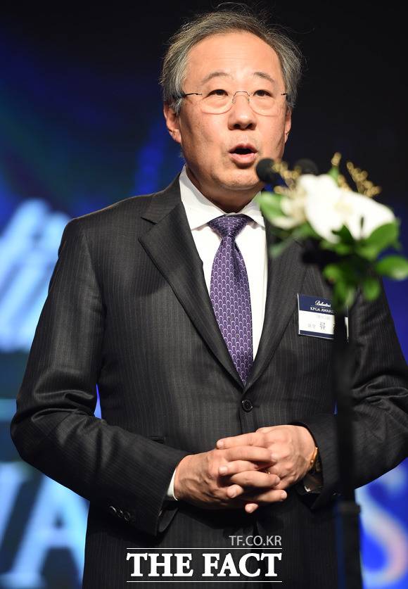 전국경제인연합회 회장으로 류진 풍산그룹 회장이 추대됐다. 미국과 한국을 아우르는 정재계 인맥을 활용해 전경련의 쇄신과 발전에 기여할 것으로 평가받고 있다. /더팩트DB