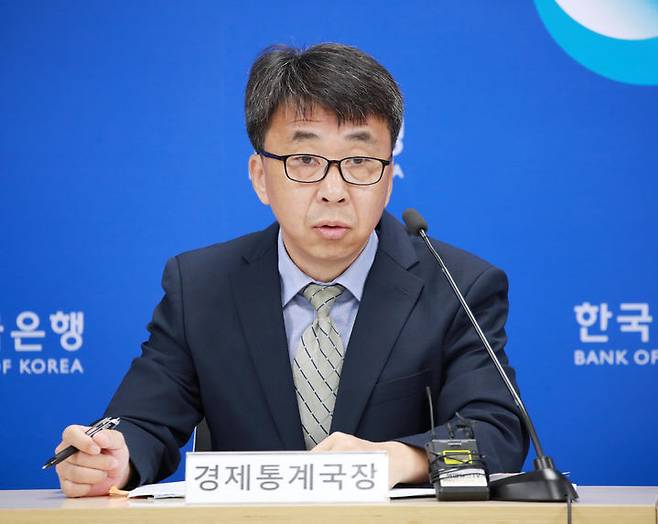 8일 오전 서울 중구 한국은행에서 열린 2023년 6월 국제수지(잠정) 설명회(사진 왼쪽부터 박성곤 국제수지팀 차장, 신승철 경제통계국장, 문혜정 국제수지팀장, 안용비 국제수지팀 과장 (사진제공=한국은행) *재판매 및 DB 금지