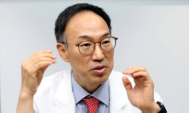 대한수면학회장인 정기영 서울대병원 교수는 7일 세계일보와의 인터뷰에서 “장기간 수면 부족에 시달리거나 수면의 질이 안 좋으면 치매 위험이 높아진다”고 말했다. 이제원 선임기자