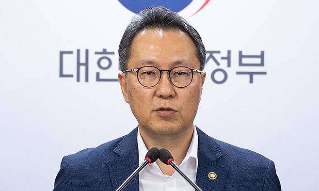 박민수 보건복지부 2차관이 8일 서울 종로구 정부서울청사에서 제3기 병상수급 기본시책을 발표하고 있다. 뉴시스