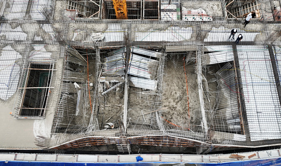 The view of the building in Anseong, Gyeonggi, where the top floor collapsed and buried two workers. [YONHAP]