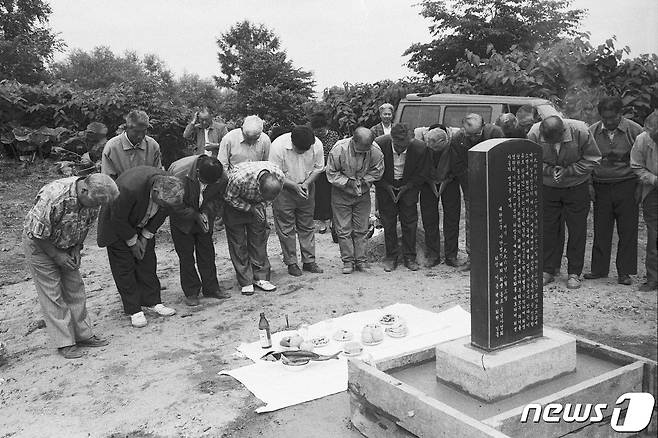 한국인 피살자 27인 추념비 건립 후 추모제, 1996년 (제공 갤러리 인덱스)