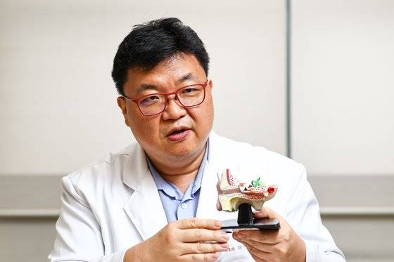 이비인후과 최정환 교수가 11일 서울 노원구 인제대학교 상계백병원에서 중앙일보와 인터뷰 하고 있다. 김종호 기자