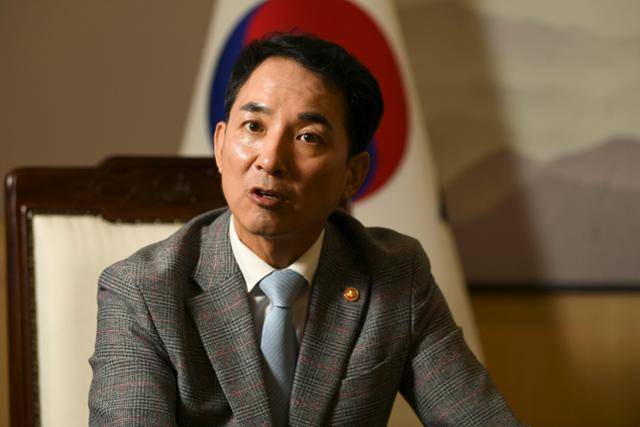 박민식 국가보훈부 장관은 "진보 정권에서 여운형 선생, 홍범도 장군이 서훈을 다시 받은 데는 '보이지 않는 손'이 작용한 것 "이라고 말했다. 윤서영 인턴기자