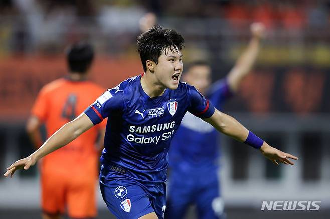 [서울=뉴시스]프로축구 수원 김주찬, 7월 이달의 골 수상 (사진 = 프로축구연맹 제공)