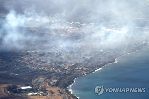 9일(현지시간) 대형 산불에 모두 타버린 하와이 마우이섬의 라하이나 해변 마을  [카터 바토(Carter Barto)/AFP=연합뉴스. 재판매 및 DB 금지]