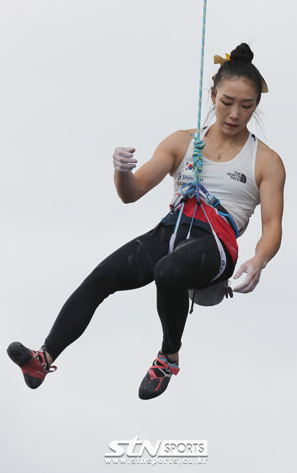 스포츠클라이밍의 간판 김자인. 사진┃뉴시스