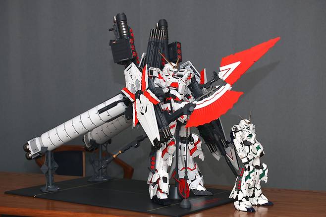 처음으로 Full 3D프린터 출력물로 만들어진 1/40 풀아머 유니콘