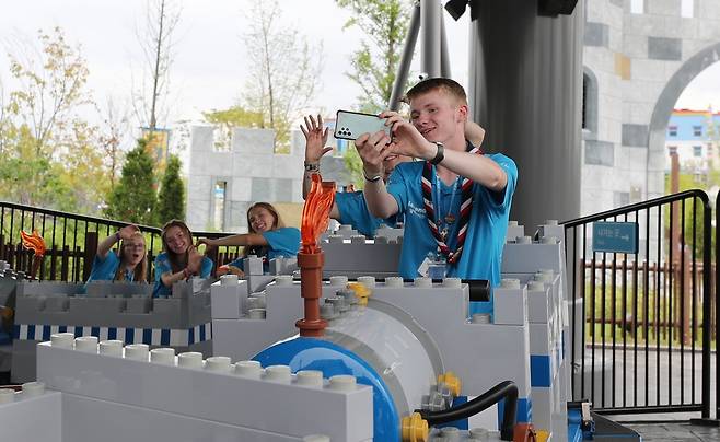 레고랜드에서 추억 쌓는 영국 잼버리 대원들 [촬영 강태현]