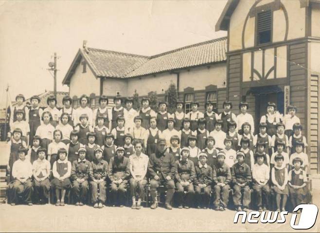 1944년 9월 인천송현공립초등학교 6학년 여학생 사진, 출처 식민지역사박물관(허종식 의원실 제공)2023.8.13/뉴스1