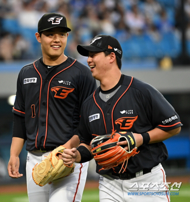 MVP 후보 한화 노시환(오른쪽)과 신인왕 후보 문동주허상욱 기자 wook@sportschosun.com