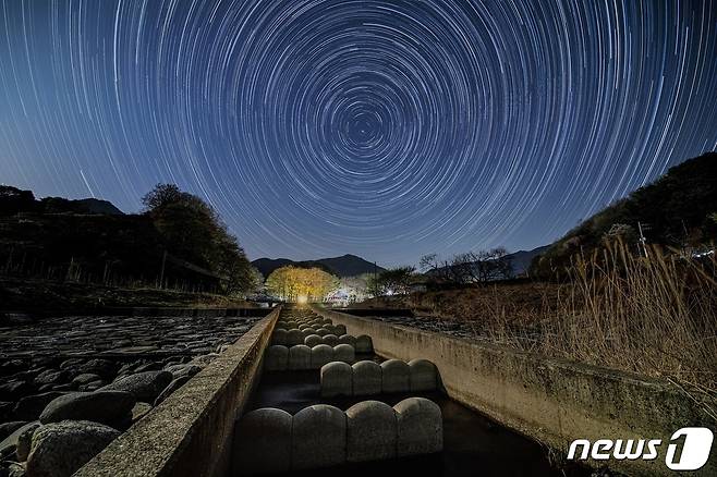 제5회 어도사진 공모전 대상-신영미 작 '어도와 별 궤적' ⓒ News1