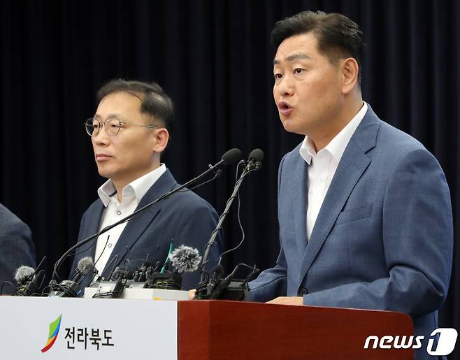 김관영 전북도지사가 14일 전북 전주시 전북도청 브리핑룸에서 새만금 세계스카우트잼버리 관련 기자회견을 하고 있다. 2023.8.14/뉴스1 ⓒ News1 유경석 기자